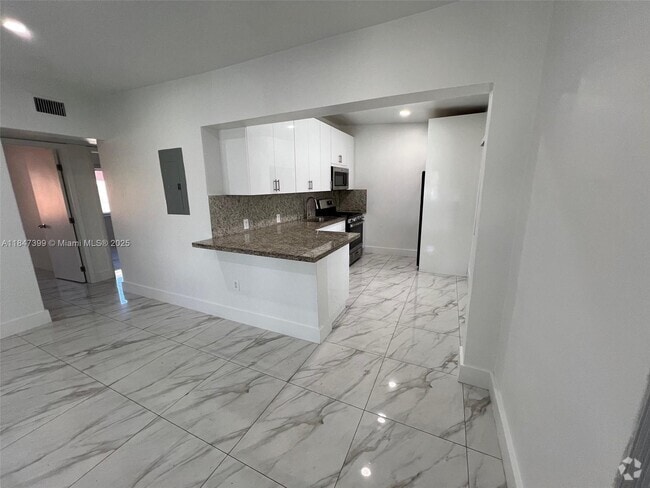 Building Photo - 750 E 42nd St Rental
