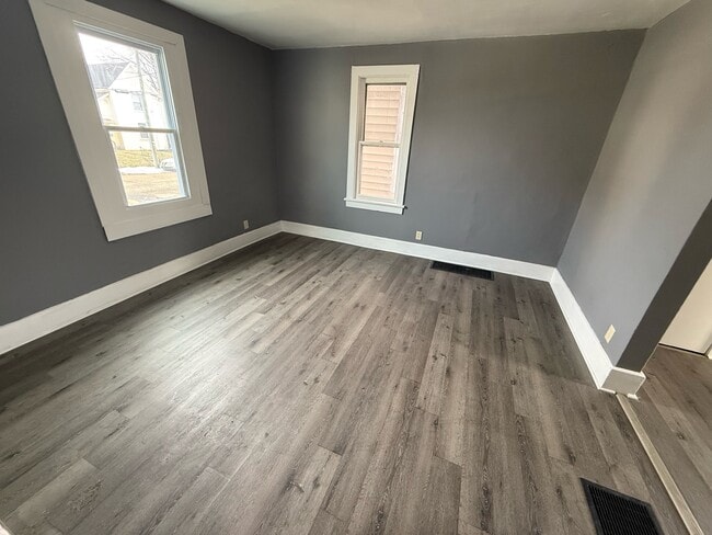 Photo - 1507 Stark Ave SW