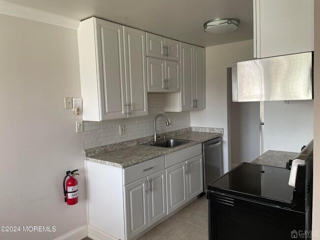 60 Manchester Ct Unit E
