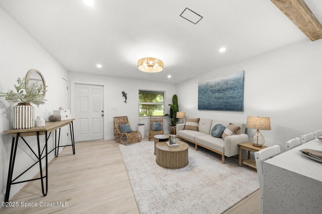 Photo - 325 Eva St NE