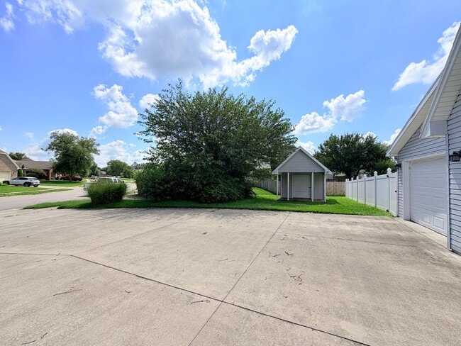 2047 Parkside Dr