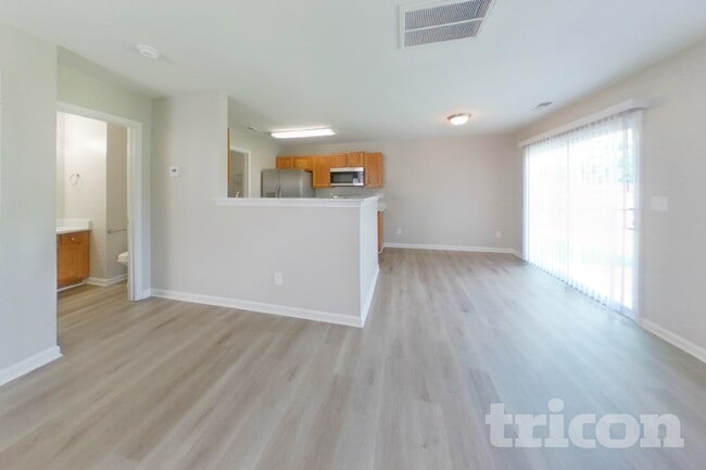 Photo - 721 Aberdeen Glen Pl