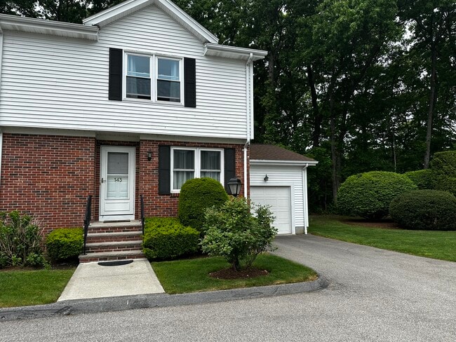 Building Photo - 143 Oak Park Dr Unit Townhouse w/garage