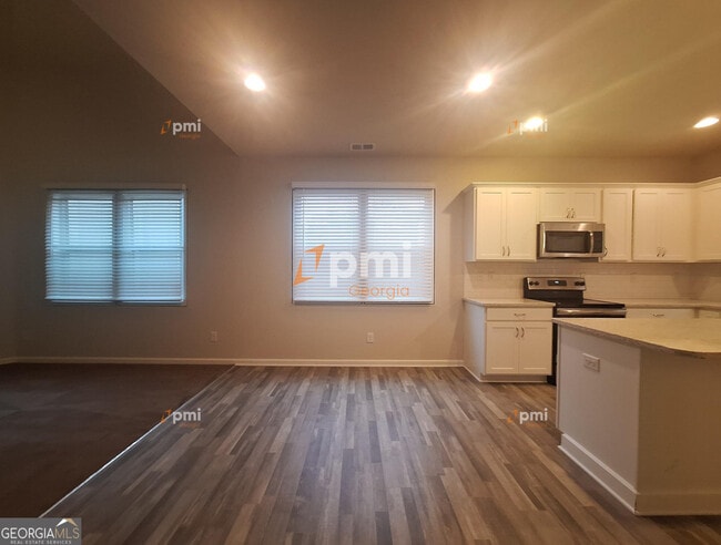 Photo - 3658 Madison St