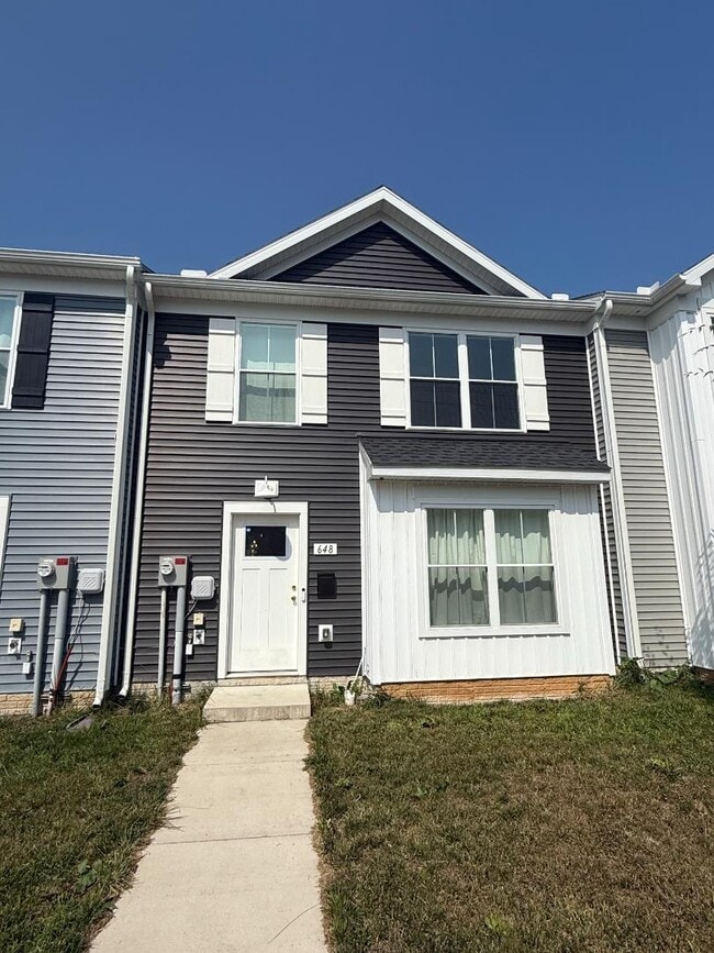 Building Photo - 648 N College St Rental