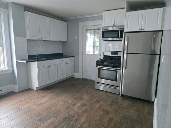 Building Photo - 96 Lockwood Ave Unit 2