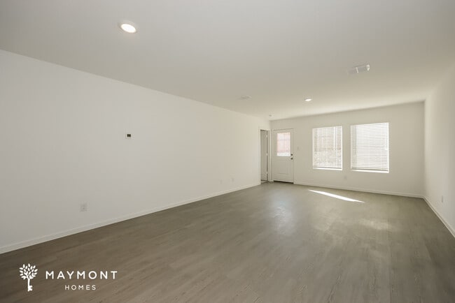 Photo - 3125 Burmese St