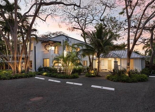 Building Photo - 3669 Poinciana Ave Unit 3A