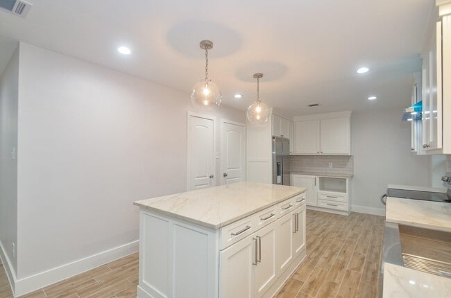 Photo - 7414 Grape St