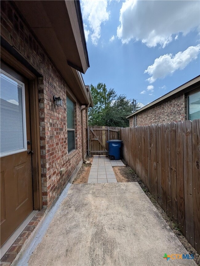 Building Photo - 298 Rosalie Dr