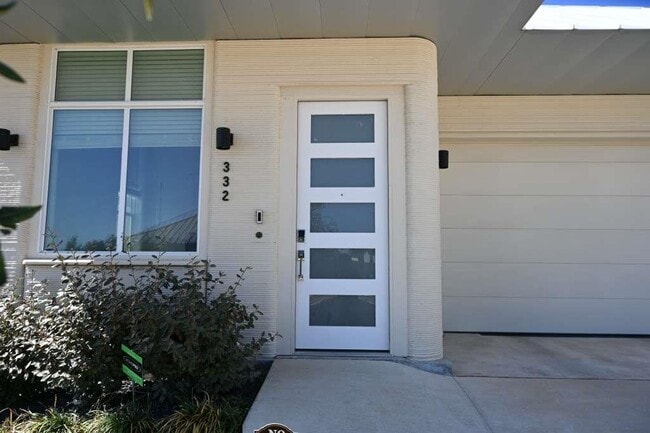 Photo - 332 Blue Blaze Trl