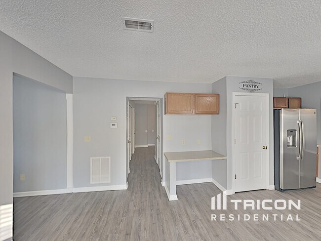 Photo - 210 Glen Rose Cir