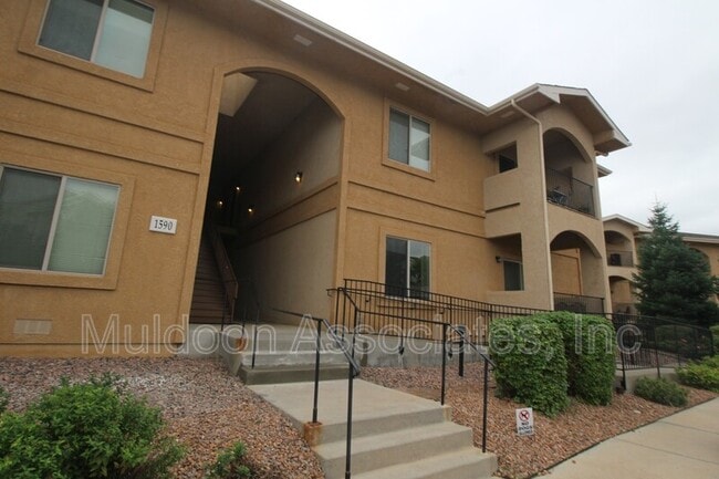 Building Photo - 1590 Little Bear Creek Point Unit #302
