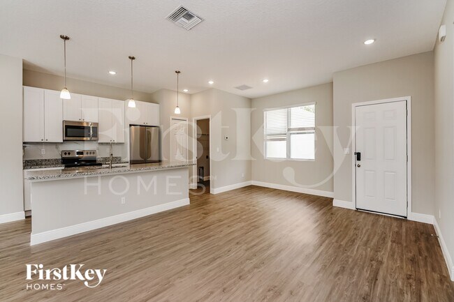 Photo - 612 Reading St SE