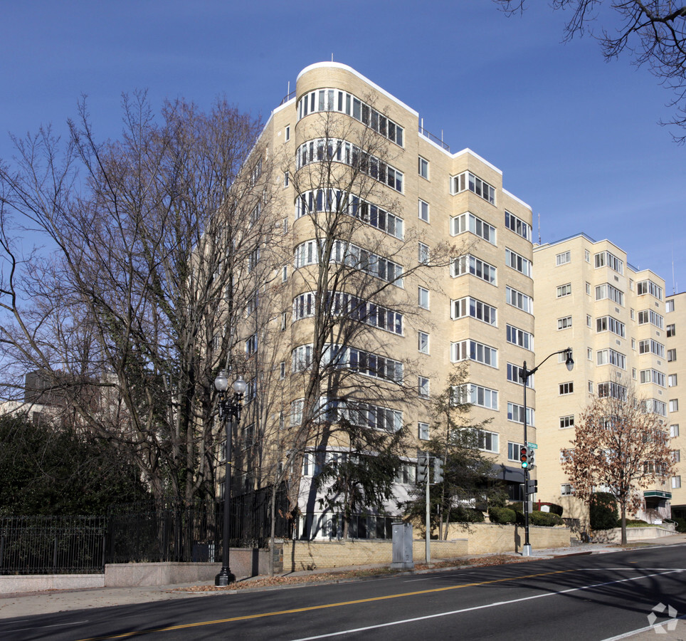 Highview Towers - Highview Towers Apartments