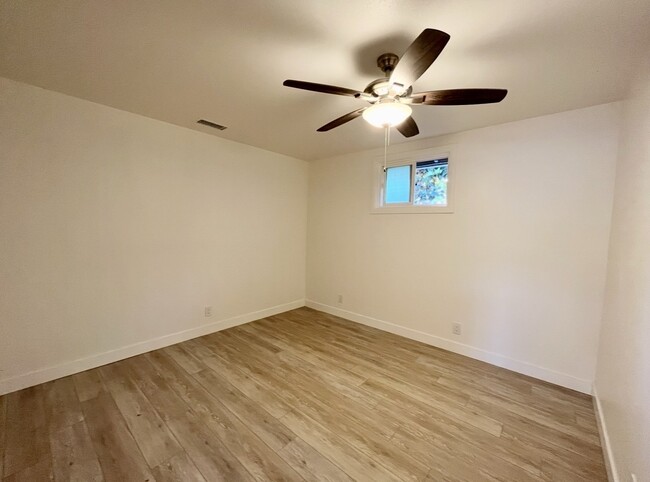 Photo - 3445 Valley St