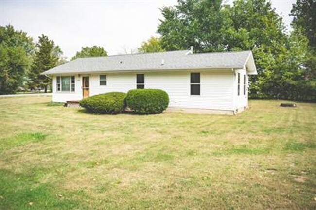 Sangamon Valley schools! 3 Bedroom, 1 bath - Sangamon Valley schools! 3 Bedroom, 1 bath House