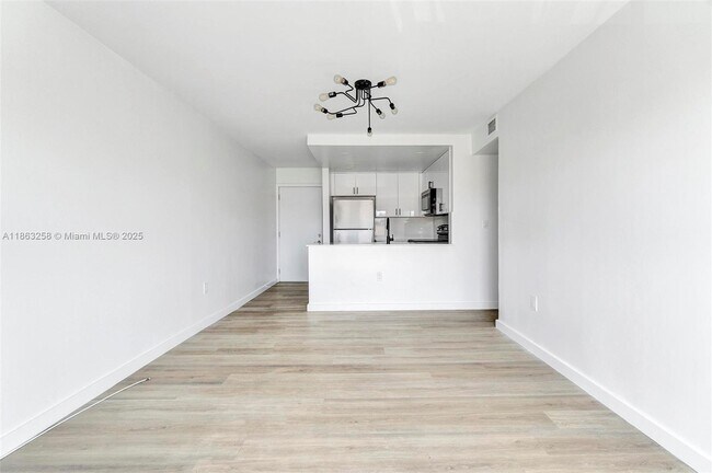 Photo - 620 SW 10th St Unidad 405