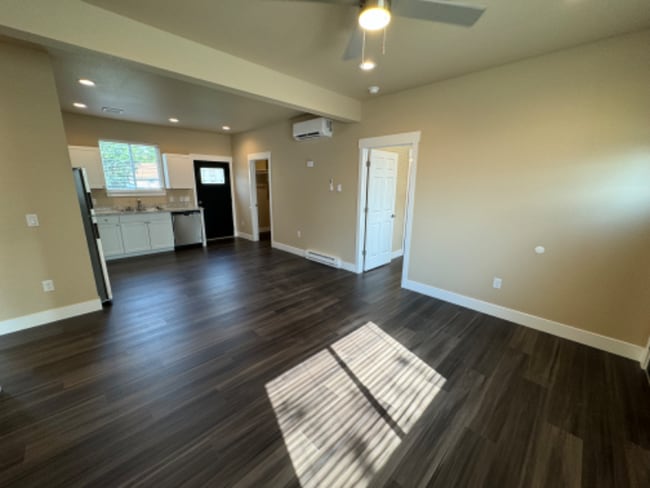 Photo - 310 3rd St W Unidad 102