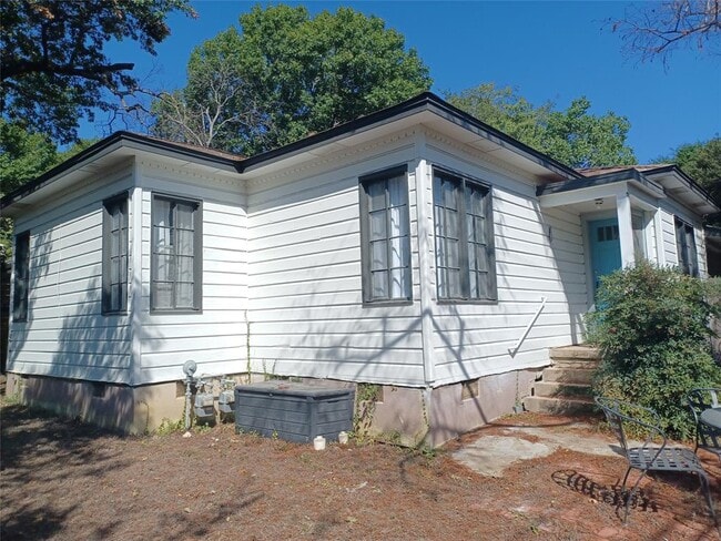 Building Photo - 2808 Windsor Rd