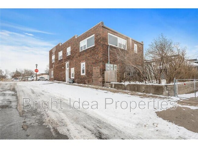 Building Photo - 1051 Arkwright St N Rental