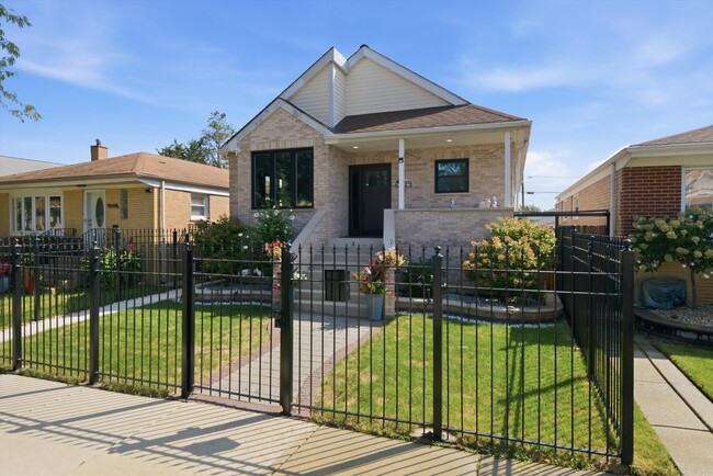 Building Photo - 4623 S Kilpatrick Ave