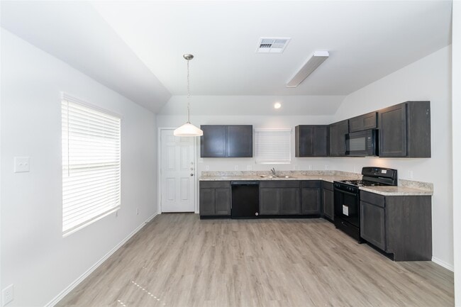 Photo - 8814 Doris Oaks Cir