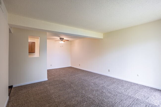 2BR, 1.5BA - 968SF - Living Room