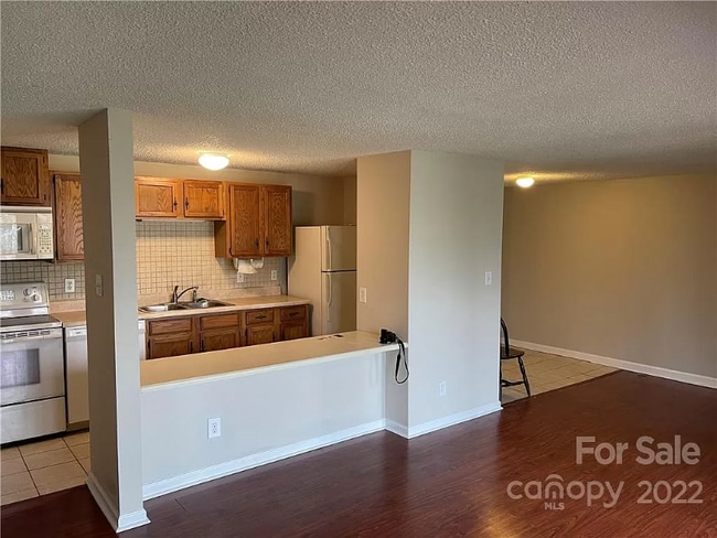 Photo - 9520 Shannon Green Dr Unidad G