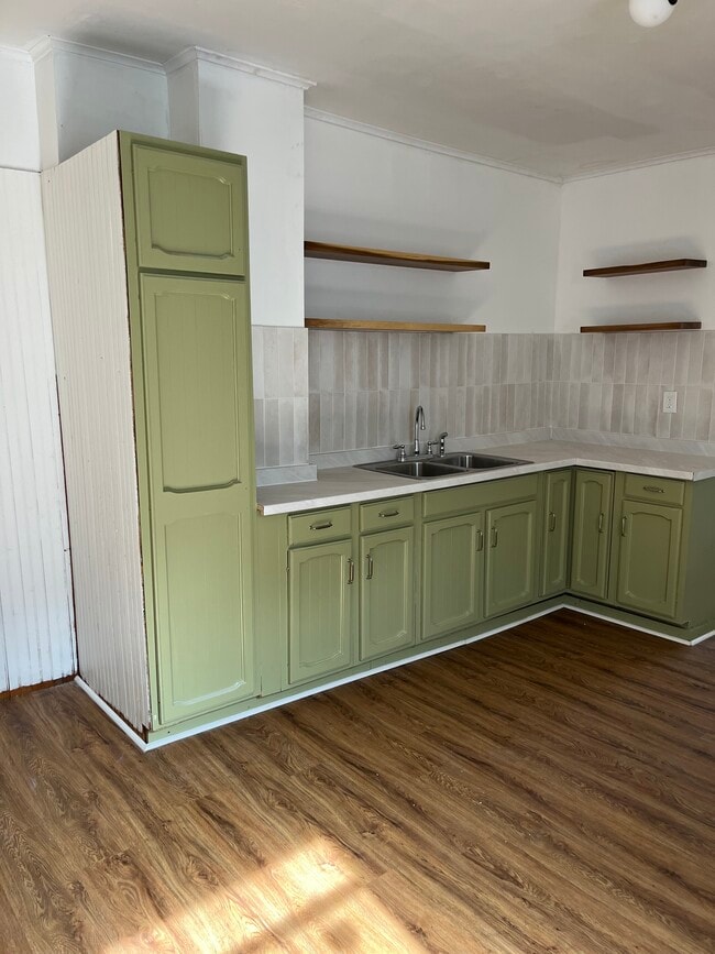 188 3rd St Unit Second Floor