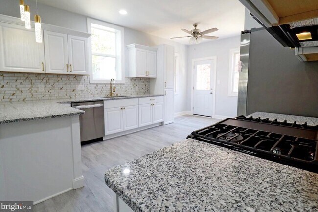 Photo - 523 W 26th St