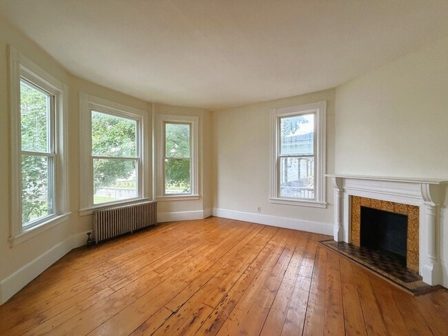 Building Photo - 164/166 Eagle Street Unit 166 Apt #1