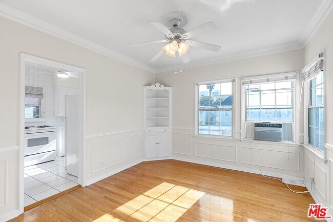 635 1/2 Burnside Ave