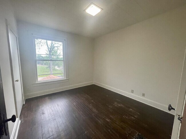 Photo - 403 N Indiana Ave