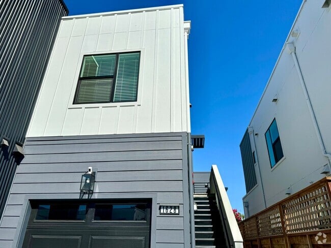 Building Photo - Newer One Bedroom in newer Santa Rosa Deve... Rental