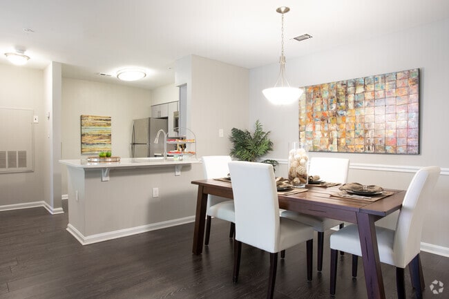 2BR, 2BA - 1,037 SF - Washington