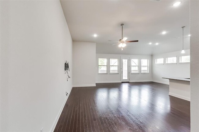 Photo - 113 Millbend Rd