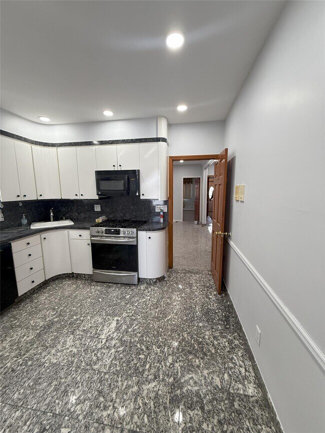 Photo - 66-18 75th St Apartamento Unidad 1ST FLOOR