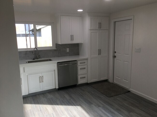 Photo - 3526 W Tulare Ave Casa