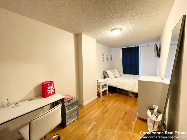 Photo - 582 Columbus Ave