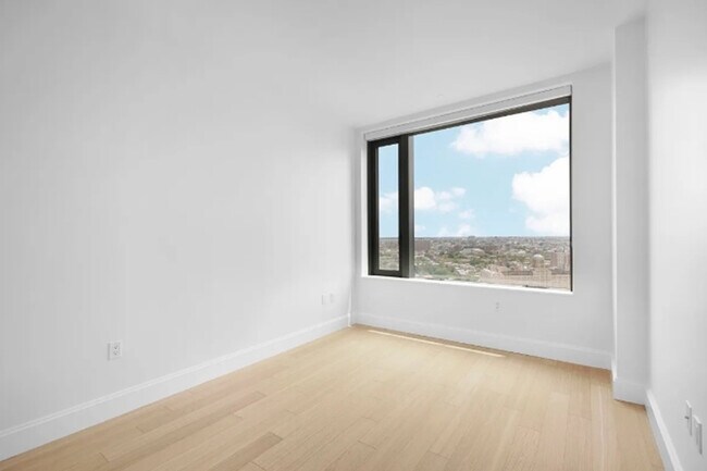 Building Photo - 10 City Pt