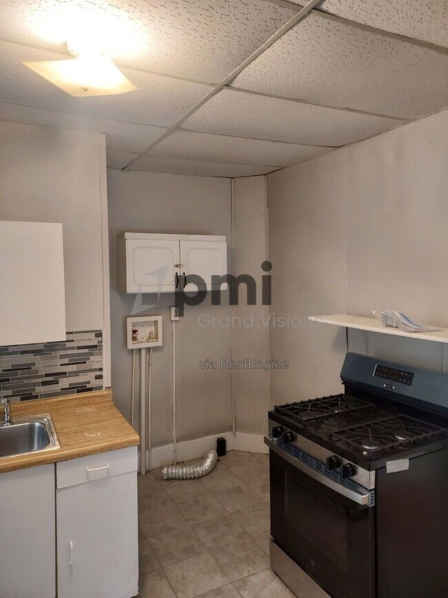 Photo - 1753 E Clay St