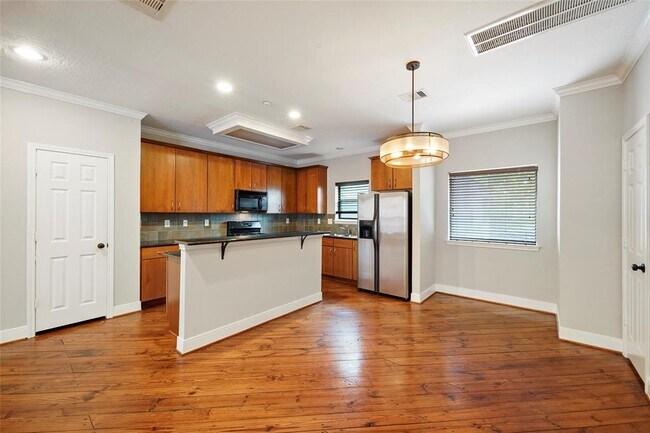 Photo - 2424 Navigation Blvd