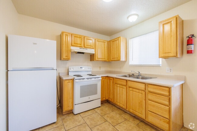 2BD, 1BA - 1,100SF - Kitchen - Taylor Ridge Apartments