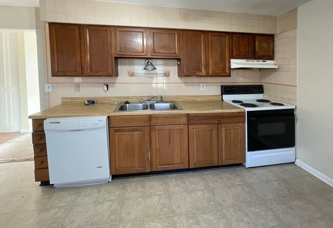 Photo - Nice 3 BR House in South Lexington! W/D Hookups, Off-Street Parking, Pets Ok!