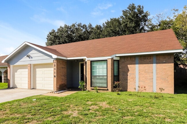 Photo - 2118 Maple Cir