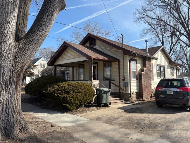 Building Photo - Charming 2-Bedroom House for Rent -- COMING SOON