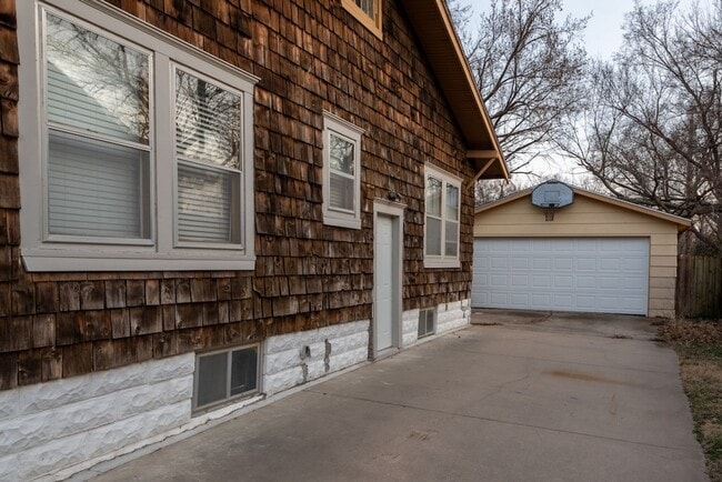 Photo - Move In Ready Home by Wesley Hospital!