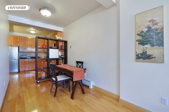 Photo - 678 Union St