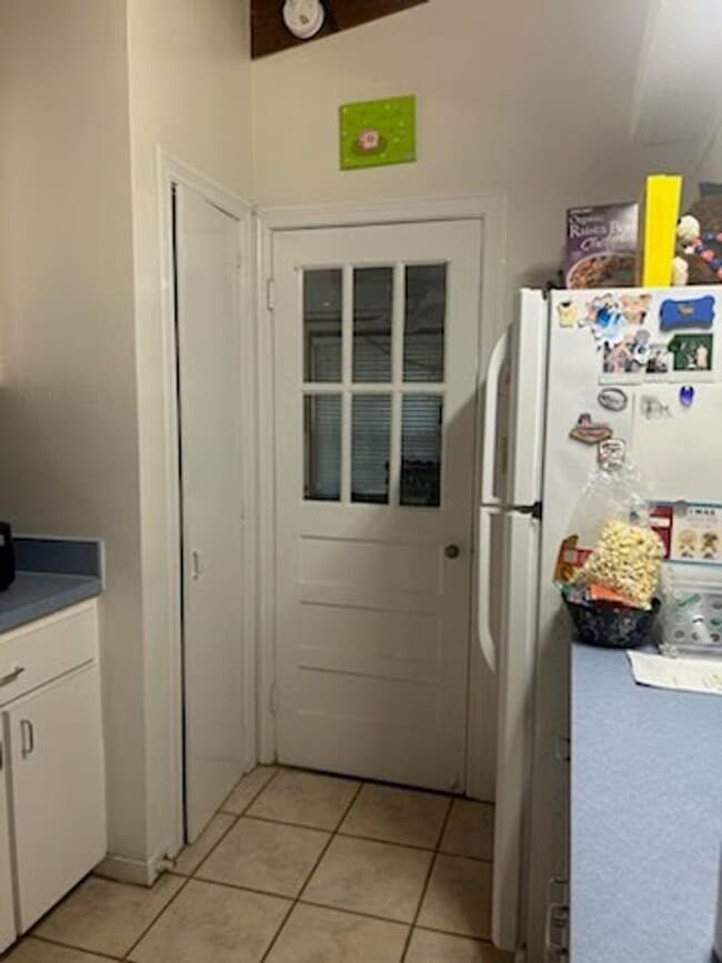 Photo - 2 bed 1 bath house near UF law available Jan 1st